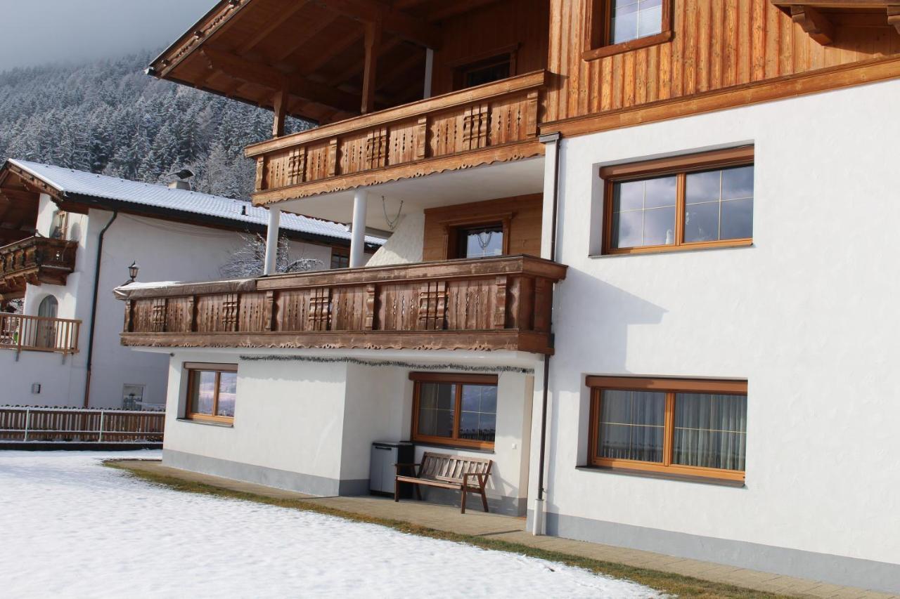 Ferienwohnung Auszeit Stubai Fulpmes Bagian luar foto