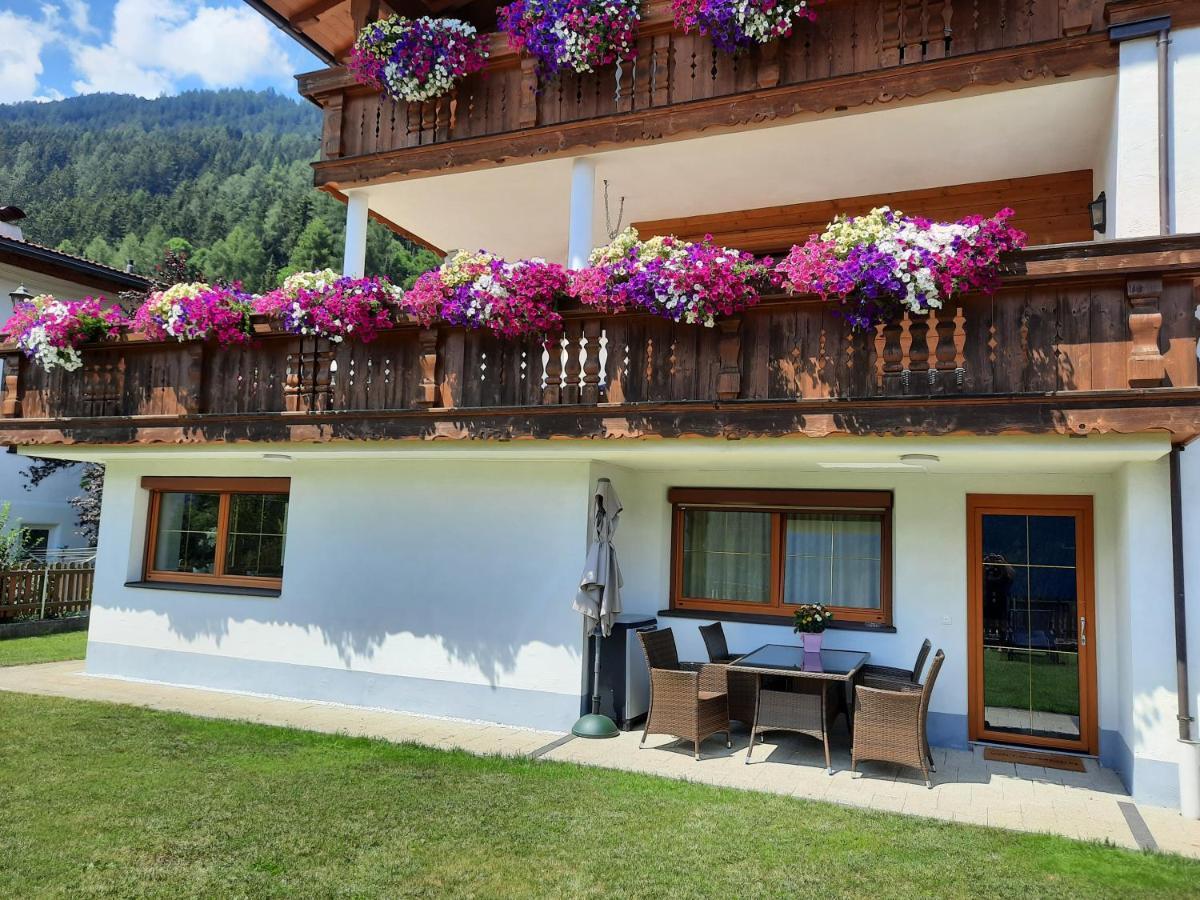 Ferienwohnung Auszeit Stubai Fulpmes Bagian luar foto
