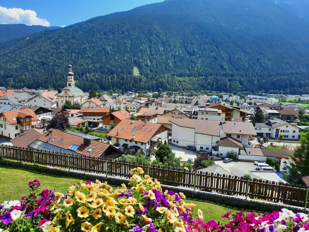 Ferienwohnung Auszeit Stubai Fulpmes Bagian luar foto